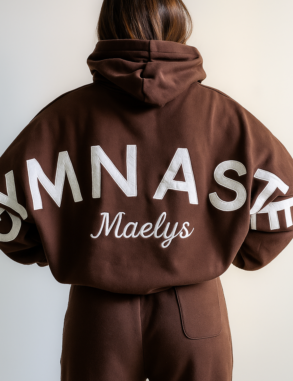 20251129_2330_Sweatshirt_personnalise_Maelys_remix_01kb8hbje3fny81gkvn47xd24q.png
