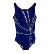 Justaucorps GRS bleu marine avec strass multicolores, base légèrement translucide et motif graphique élégant pour la gymnastique rythmique
