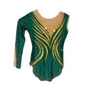 Justaucorps de gymnastique rythmique vert émeraude à manches asymétriques avec motif flammes dorées et strass dorés