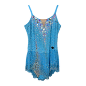 Justaucorps de gymnastique rythmique bleu turquoise à fines bretelles avec encolure ornée de pierres taillées et strass cristal AB en cascade