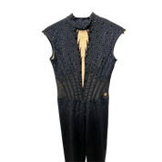 Académique de gymnastique rythmique noir à manches courtes avec col montant, strass noirs et découpe centrale mesh chair, jambes longues