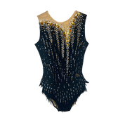 Justaucorps de gymnastique rythmique noir sans manches avec décolleté illusion, strass dorés et argentés en cascade et jupe à pétales asymétriques noirs