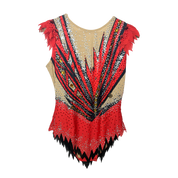Justaucorps de gymnastique rythmique rouge corail sans manches avec épaulettes en plumes, motif flammes en strass cristal AB et jupe à pointes