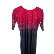 Académique de gymnastique rythmique rouge cerise et noir à manches courtes avec strass multicolores en dégradé, jambes longues intégrées