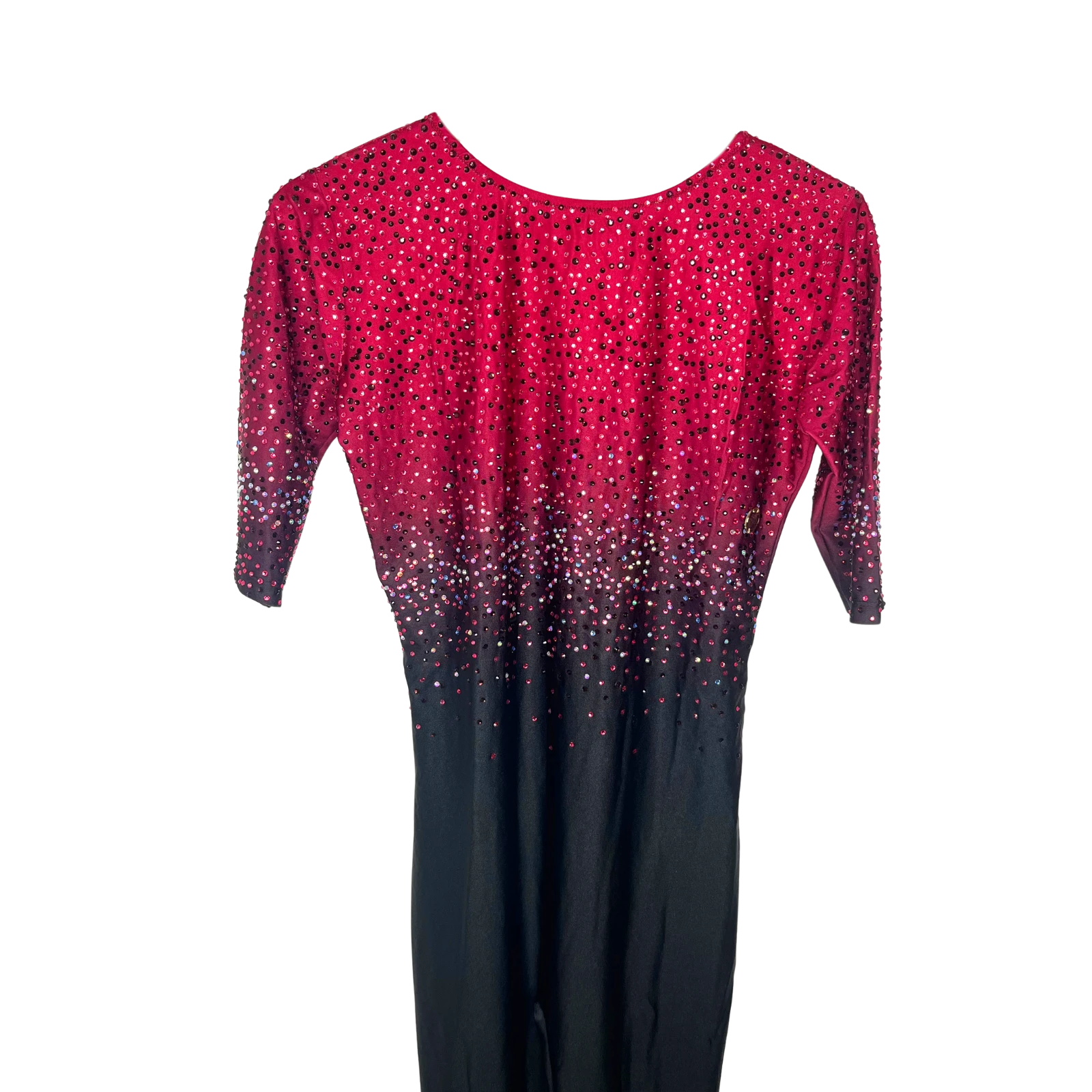 Académique de gymnastique rythmique rouge cerise et noir à manches courtes avec strass multicolores en dégradé, jambes longues intégrées